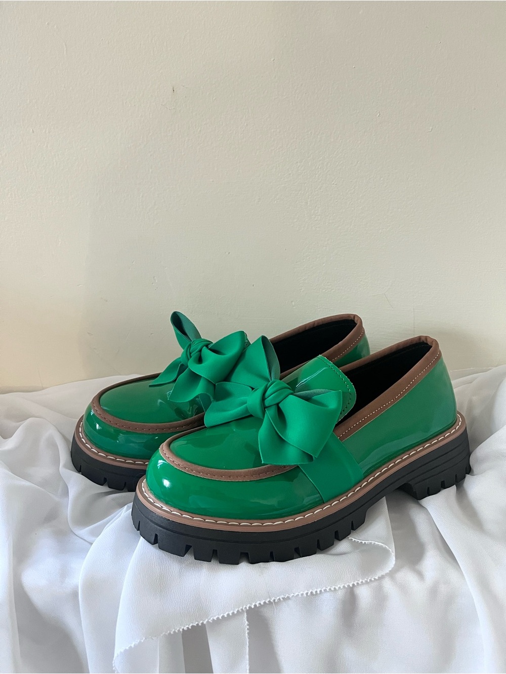 Green Patent Leather Bow Loafers Women’s 7-7.5 EU 38 Chunky Sole Slip On